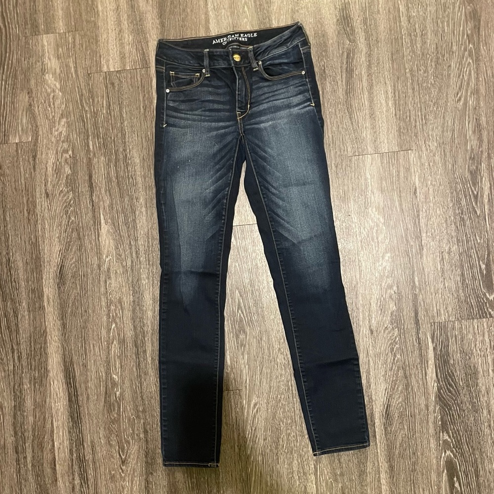 American Eagle Super Stretch Skinny Jean. Size 6 Long